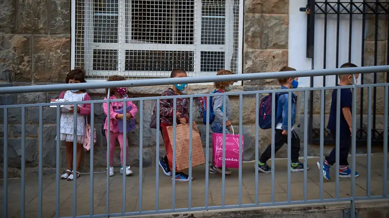 Los alumnos de primaria y secundaria de Navarra vuelven a las clases con las nuevas medidas ante la pandemia de coronavirus. MIGUEL OSÉS