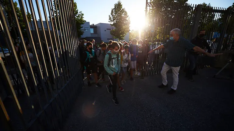 Estudiantes de un centro escolar durante la vuelta al cole. PABLO LASAOSA