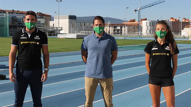 Representantes del Pamplona Atlético en la pista azul de Larrabide en Pamplona. Cedida.