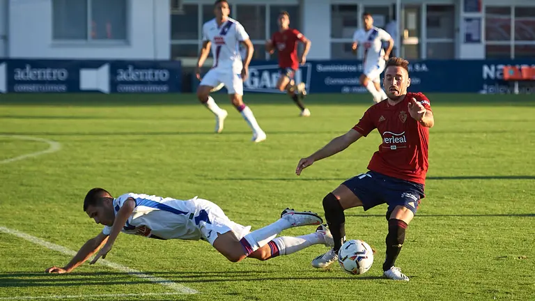 Osasuna se enfrenta al Eibar en un amistoso en Tajonar. PABLO LASAOSA