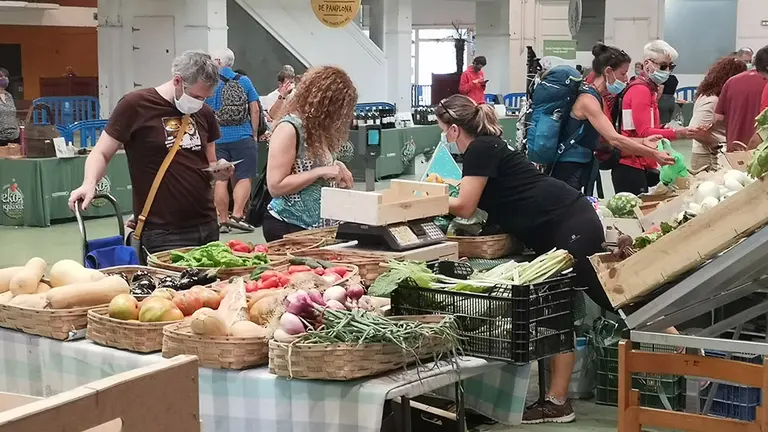 Celebración en Pamplona del EKOmercado y la VI Feria del Tomate Antiguo, Local y Ecológico CEDIDA  (1)