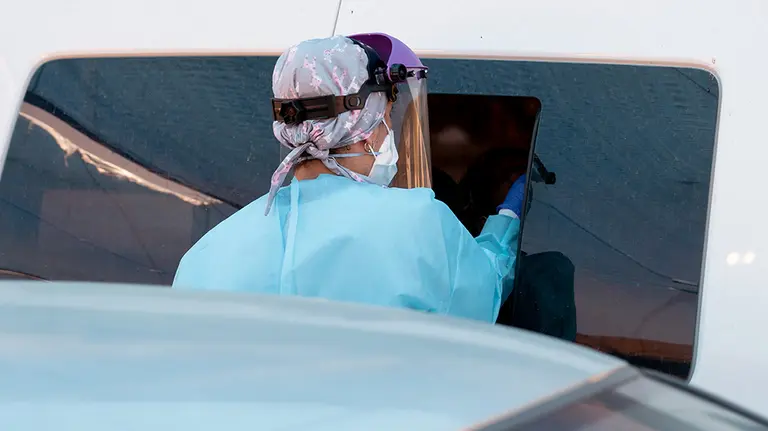 Realización de  pruebas  del test Covid-19 en el aparcamiento del Hospital Militar de Sevilla.  2 de septiembre 2020

02 SEPTIEMBRE 2020

2/9/2020