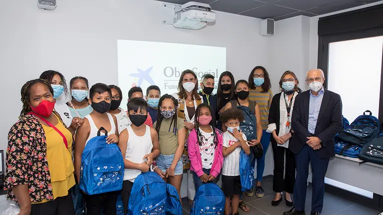 Entrega de un total de 263 kits escolares para que los menores que viven en hogares vulnerables de Navarra