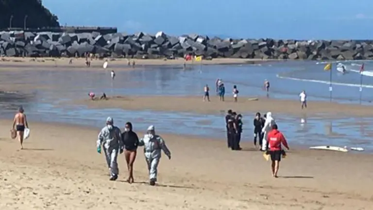 Mujer detenida en San Sebastián por practicar surf teniendo coronavirus