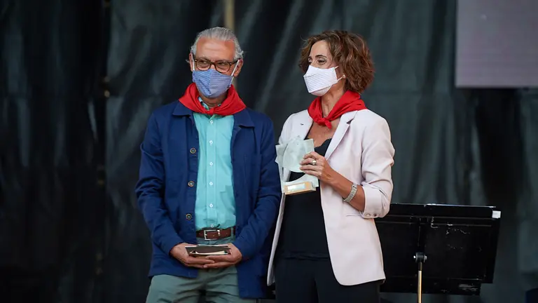 Homenaje a las víctimas del Covid-19 organizado por el Ayuntamiento en el cual se realiza la imposición del Pañuelo de Pamplona-Iruñeko Zapia y que este año recaerá en el médico Vicente Estremera y la enfermera Belén Izcue, en representación de los profesionales sanitarios navarros. MIGUEL OSÉS