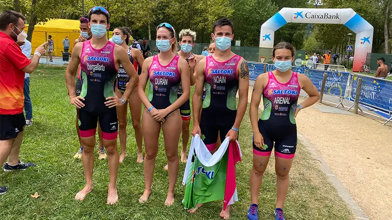 Equipo de relevos mixtos del Saltoki Trikideak en Bañoles. Cedida.