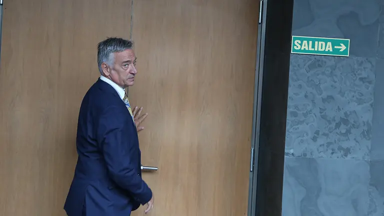 Koldo Martínez (Geroa Bai) sale del Parlamento de Navarra.

19 junio 2019
  (Foto de ARCHIVO)

19/6/2019