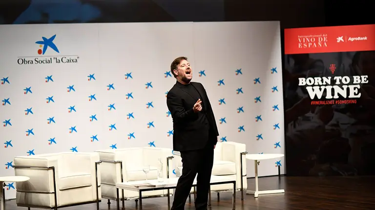 El humorista Carlos Latre interviene en la Jornada Interprofesional del Vino &#34;Born to be Wine&#34;, en CaixaFórum.
CULTURA. EUROPA PRESS