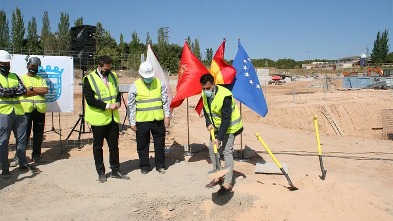 Colocación de la primera piedra de las nuevas instalaciones deportivas en Tudela. Cedida.