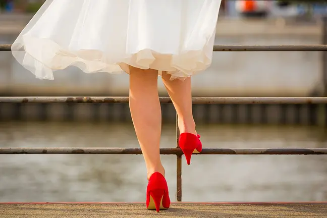  C&oacute;mo caminar con tacones de forma f&aacute;cil y sencilla sin caerte al suelo. Foto Unsplash. 