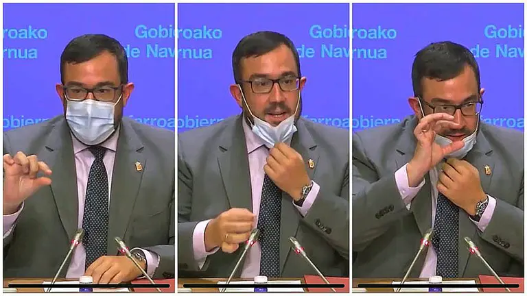 Javier Remírez explica cómo se toma un café o una caña en un bar con mascarilla.