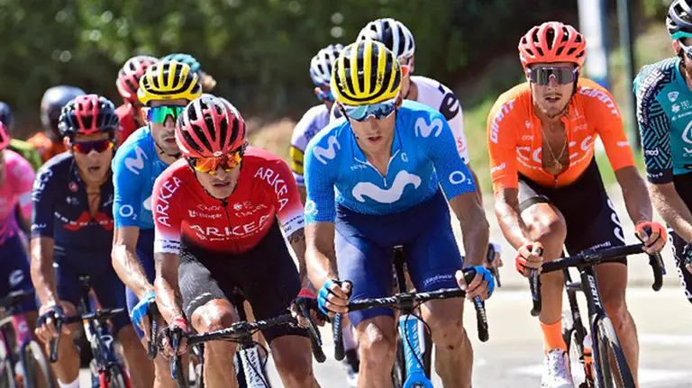 El navarro Imanol Erviti, tirando del pelotón. @Movistar_Team