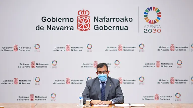 El vicepresidente primero y consejero de Presidencia, Igualdad, Función Pública e Interior del Gobierno de Navarra, Javier Remírez, y el delegado del Gobierno en Navarra, José Luis Arasti, se reúnen con el grupo de coordinación policial Covid-19. MIGUEL OSÉS