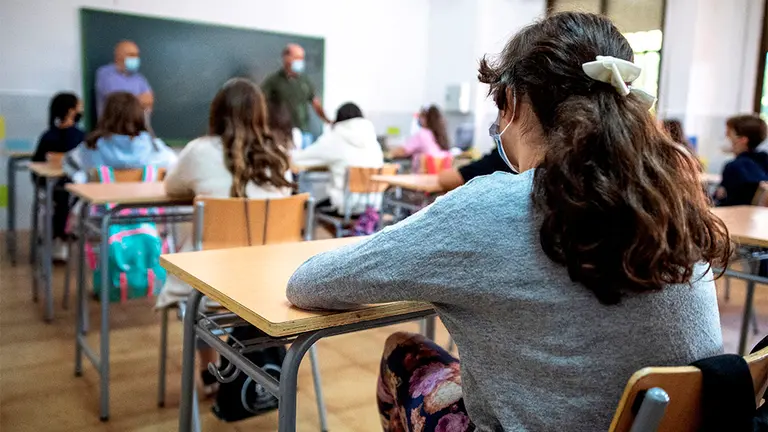 Varios alumnos en una clase durante la &#39;vuelta al cole&#39; marcada por el coronavirus. EFE/ Ismael Herrero