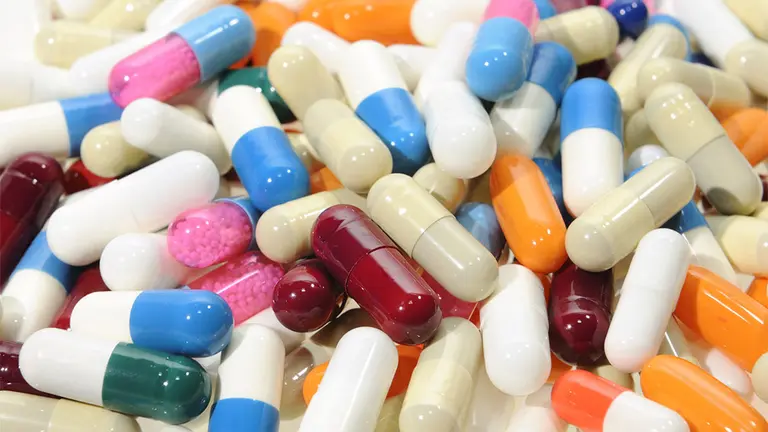 Imagen de archivo de varias pastillas amontonadas