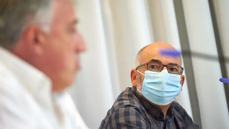 El portavoz de EH Bildu en el Ayuntamiento, Joseba Asiron, ofrece una rueda de prensa para valorar el auto judicial sobre el chupinazo de 2019 y para anunciar la presentación de recursos. MIGUEL OSÉS