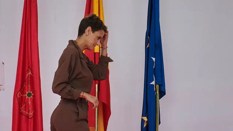 La presidenta del Gobierno de Navarra, María Chivite, y la ministra de Políticas Territoriales y Función Pública, Carolina Darias, participan en un acto de homenaje a las víctimas del Covid-19 y reconocimiento a la sociedad navarra. PABLO LASAOSA