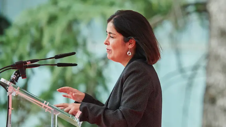 La presidenta del Gobierno de Navarra, María Chivite, y la ministra de Políticas Territoriales y Función Pública, Carolina Darias, participan en un acto de homenaje a las víctimas del Covid-19 y reconocimiento a la sociedad navarra. PABLO LASAOSA