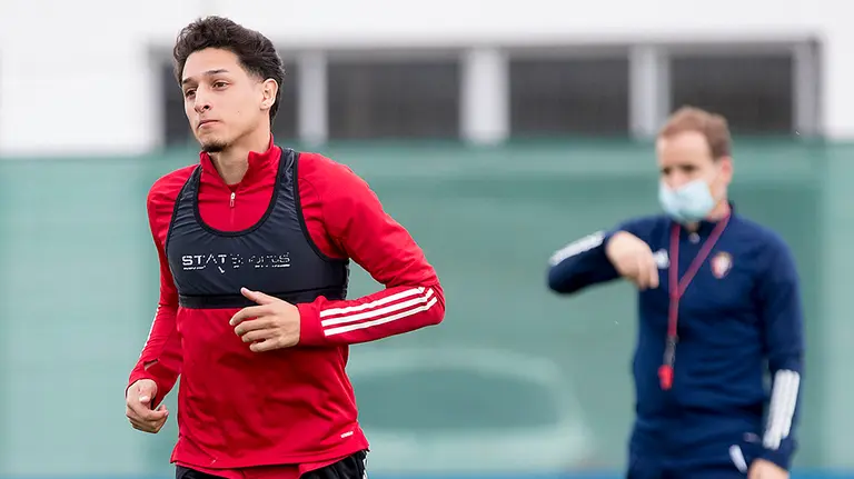 El delantero Kike Saverio en un entrenamiento de los rojillos en Tajonar. CA Osasuna.