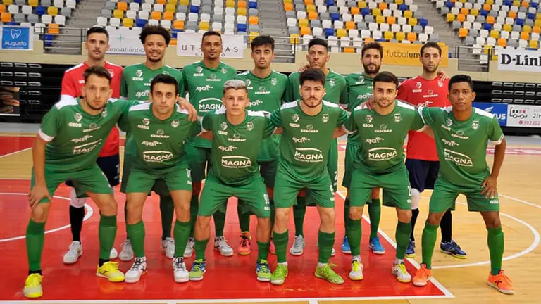 Plantilla de Osasuna Xota que se desplazó a Zaragoza para jugar el amistoso ante el AD Sala. Facebook Xota.