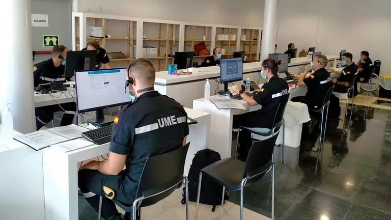 Los rastreadores militares, en Refena. CEDIDA (2)