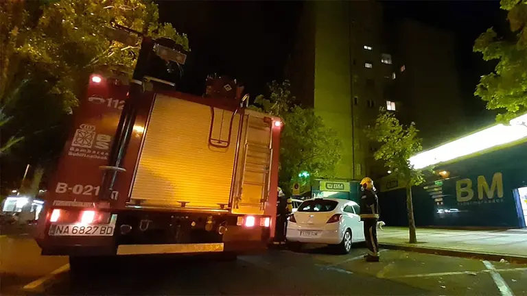 Un camión de bomberos a la altura del supermercado BM de la Avenida Sancho el Fuerte TWITTER