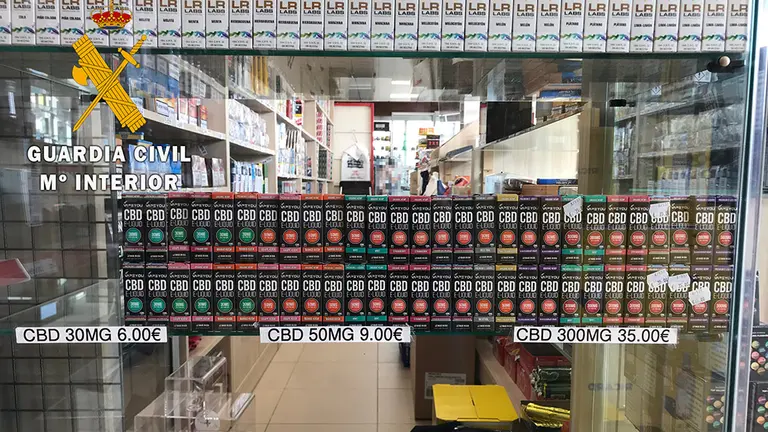 Algunos productos CBC que se encontraban en venta en un estanco de Navarra. GUARDIA CIVIL