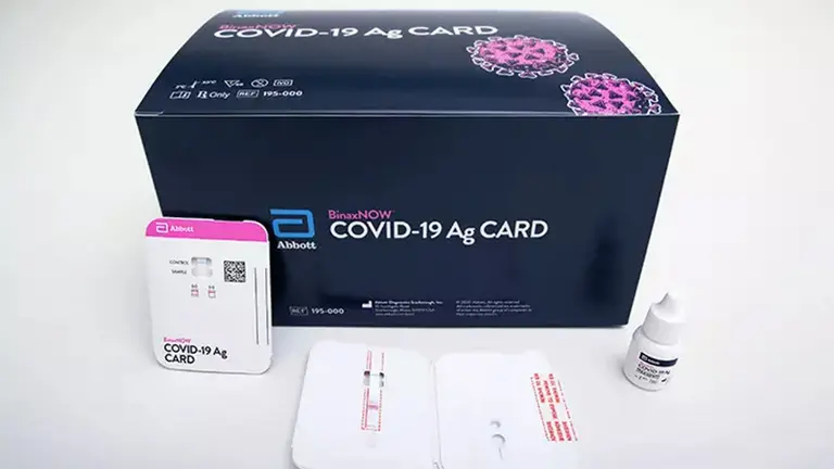 Vista de un test rápido de antígenos que puede sustituir a las PCR.