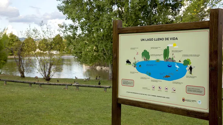 Nueva señal informativa en el Lago de Mendilllorri - AYUNTAMIENTO DE PAMPLONA
