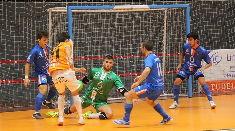 Partido amistoso entre el Ribera Navarra y el Colo Colo aragonés en Tudela. Cedida.