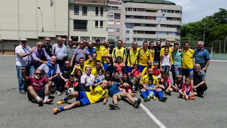 Celebración del trofeo Boscos en el antiguo campo del patio de los Salesianos en Pamplona. Web Trofeo Boscos.