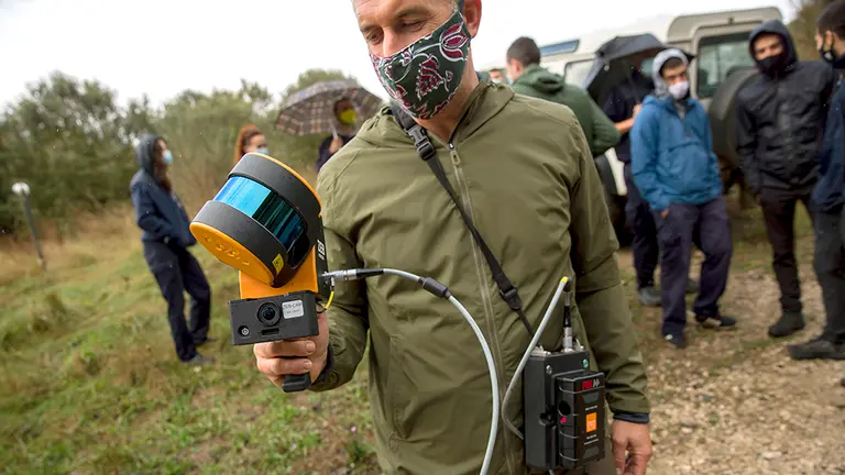 A* Jesús Garzaron
F* 2020_09_25
T* Demostración de un nuevo medidor de árboles
L* Monte Ezkaba