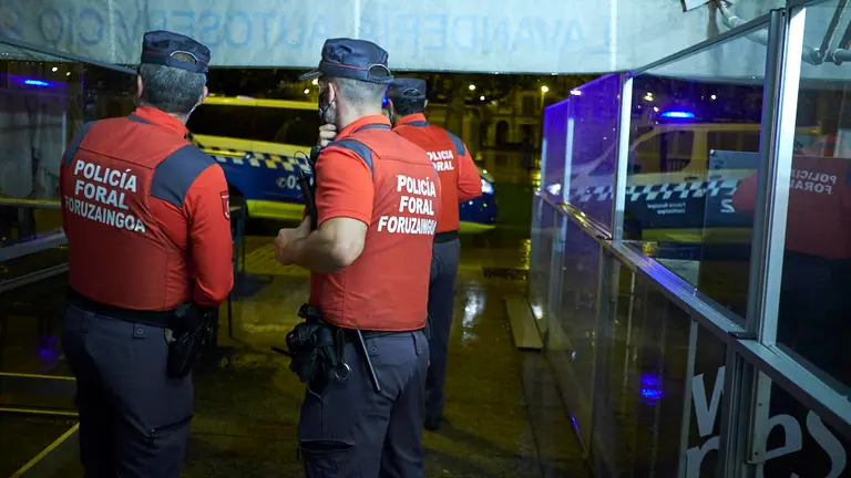 Policía Foral en un dispositivo especial. PABLO LASAOSA