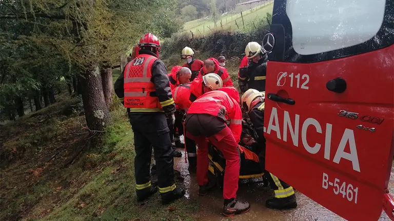 Rescate del camionero herido en el accidente de Leiza. BOMBEROS DE NAVARRA