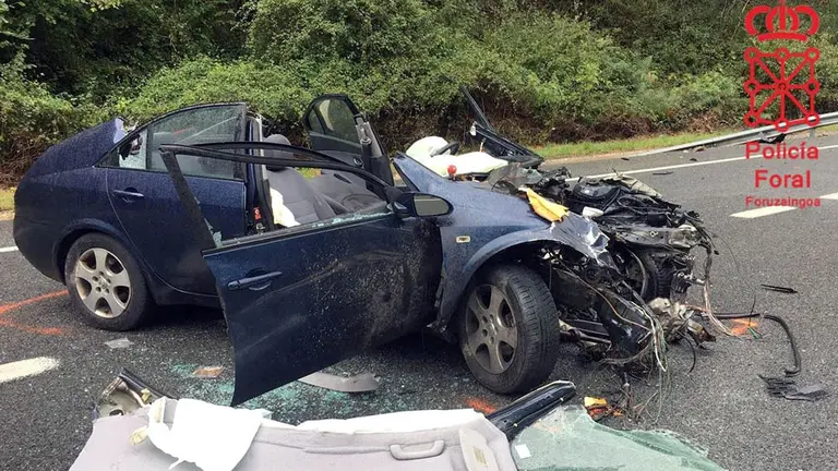 Accidente con tres personas heridas en la N-121-A en Igantzi. POLICÍA FORAL