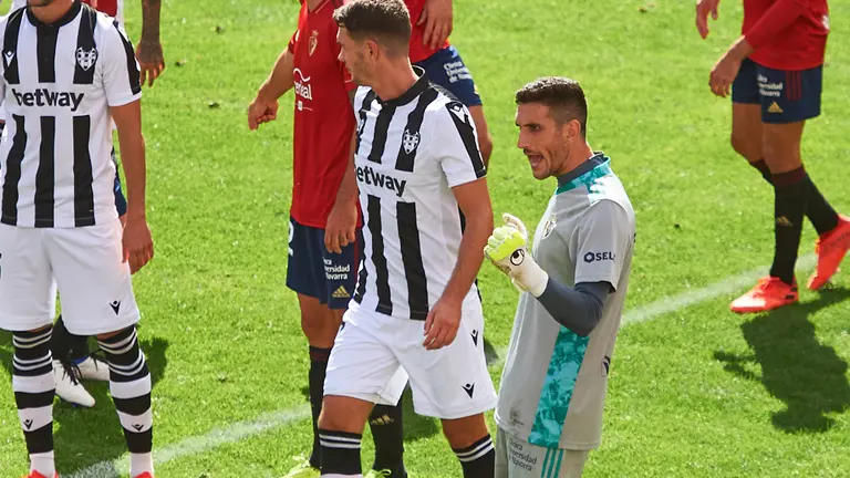 Partido entre Osasuna y Levante correspondiente a la jornada número 3 jugado en el estadio de El Sadar de Pamplona. MIGUEL OSÉS