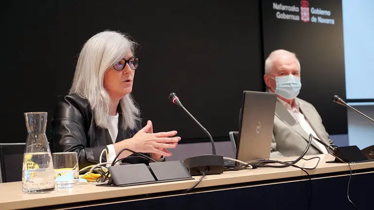 Arantza Magunagoitia, de Datalab Research, y Miguel Pozueta, director gerente del IND.