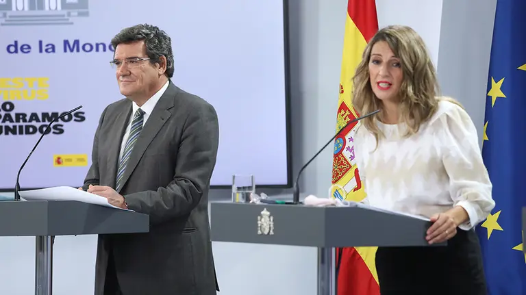 El ministro de Seguridad Social y Migraciones, José Luis Escrivá, y la ministra Trabajo y Economía Social, Yolanda Díaz, comparecen en rueda de prensa posterior al Consejo de Ministro celebrado en Moncloa, en Madrid (España), a 29 de septiembre de 2020.
29 SEPTIEMBRE 2020;YOLANDA DIAZ;ESCRIVÁ;RUEDA DE PRENSA;CONSEJO DE MINISTROS;ERTE
Pool
29/9/2020