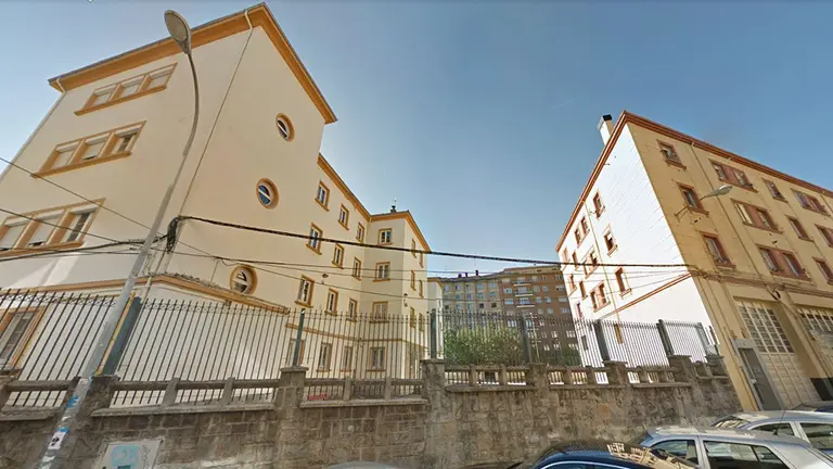 Parte trasera (calle Río Urrobi) del colegio Paderborn-Víctor Pradera en la Milagrosa. GOOGLE MAPS