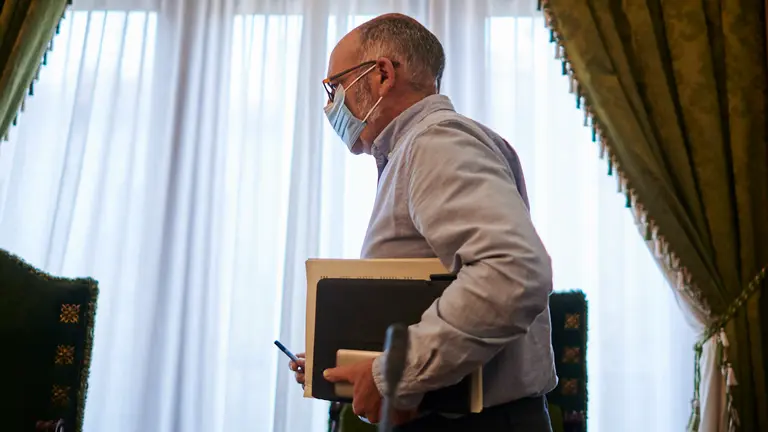 Joxe Abaurrea, de EH Bildu, en el pleno del Ayuntamiento de Pamplona. PABLO LASAOSA