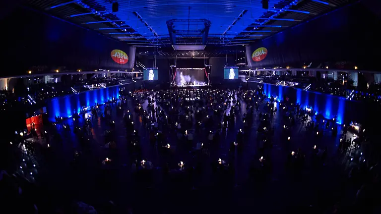 El Violinista Ara Malikian da un concierto en el Navarra Arena baja grandes medidas de seguridad por el coronavirus. MIGUEL OSÉS