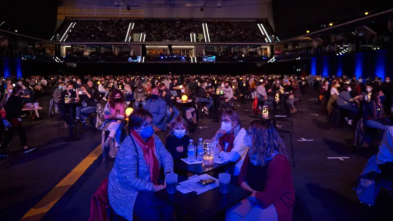El Violinista Ara Malikian da un concierto en el Navarra Arena baja grandes medidas de seguridad por el coronavirus. MIGUEL OSÉS