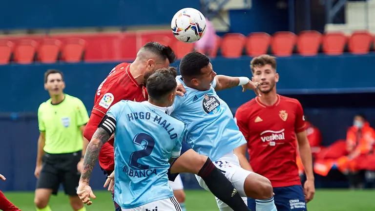 Partido entre Osasuna y Celta correspondiente a la jornada numero 5 jugado en el estadio de El Sadar de Pamplona. MIGUEL OSÉS