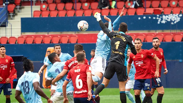 Partido entre Osasuna y Celta correspondiente a la jornada numero 5 jugado en el estadio de El Sadar de Pamplona. MIGUEL OSÉS