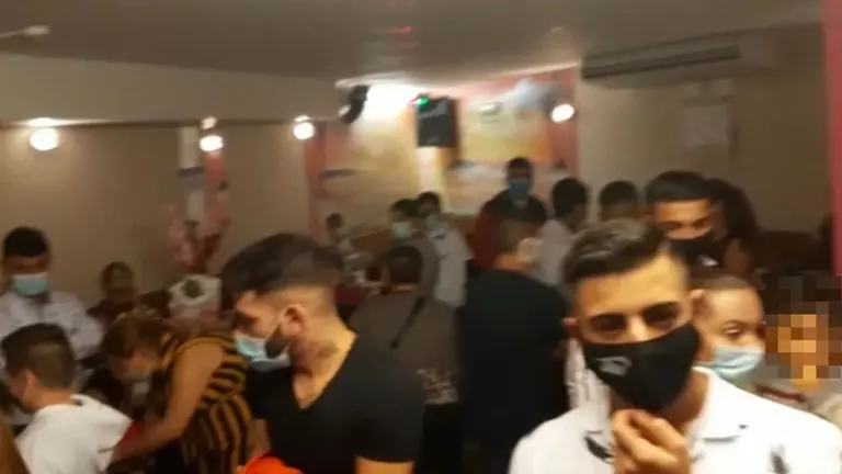 Un instante de la fiesta ilegal en la Milagrosa. POLICÍA MUNICIPAL DE PAMPLONA