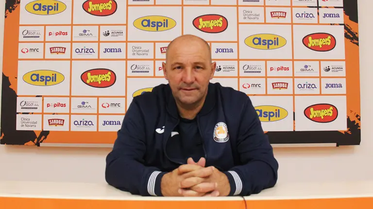 José Lucas Mena &#39;Pato&#39; en una rueda de prensa del Ribera Navarra. Cedida..