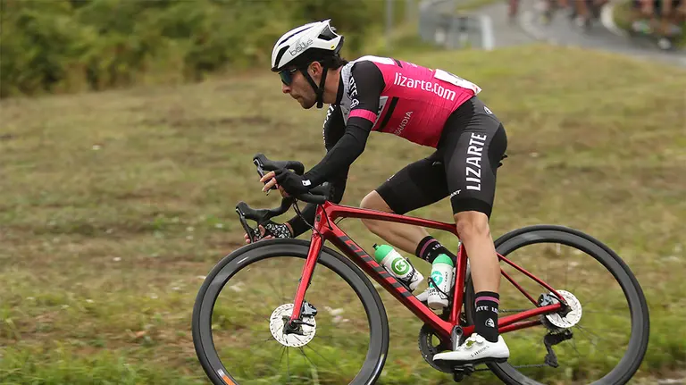 Jordi López con el maillot del equipo navarro Lizarte. Cedida.