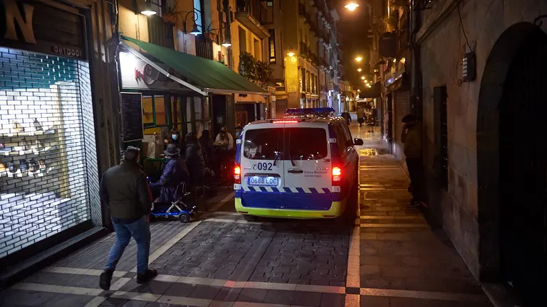 El primer Juevincho en Pamplona bajo las nuevas restricciones debido a la segunda ola del coronavirus. MIGUEL OSÉS