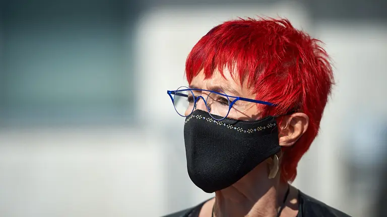 La consejera de Salud del Gobierno de Navarra, Santos Indurain, atiende a los medios de comunicación tras el inicio de las nuevas restricciones debido a la nueva ola de coronavirus en la Comunidad Foral. MIGUEL OSÉS