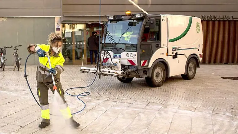 Labores de limpieza viaria en Pamplona. AYUNTAMIENTO DE PAMPLONA